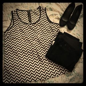 Black and White Herringbone Zig-Zag Print Top